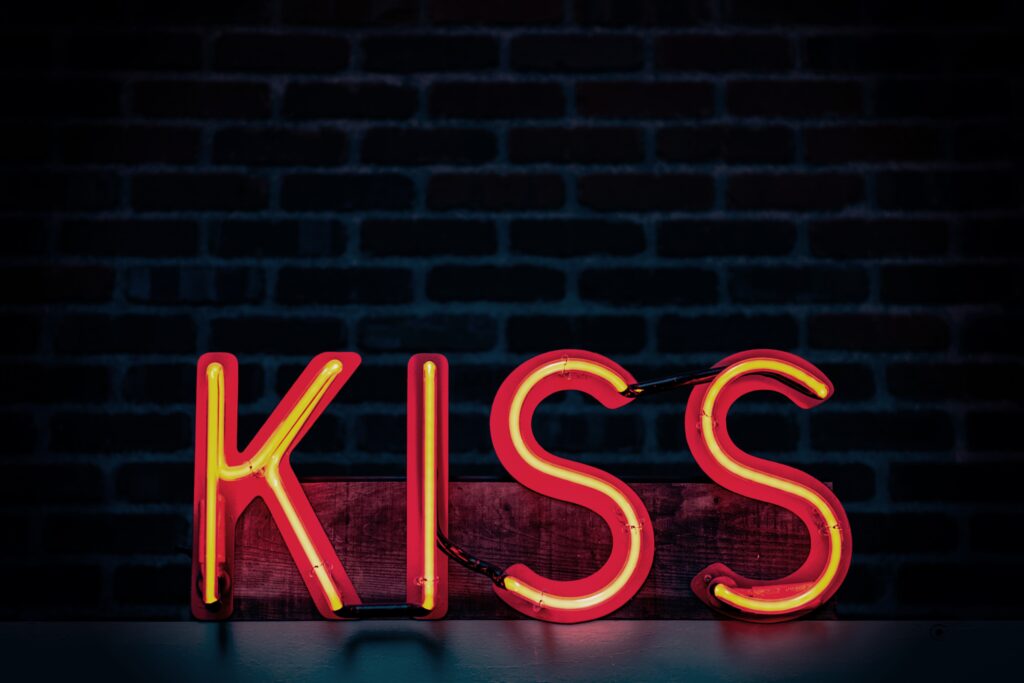 kissy flirts